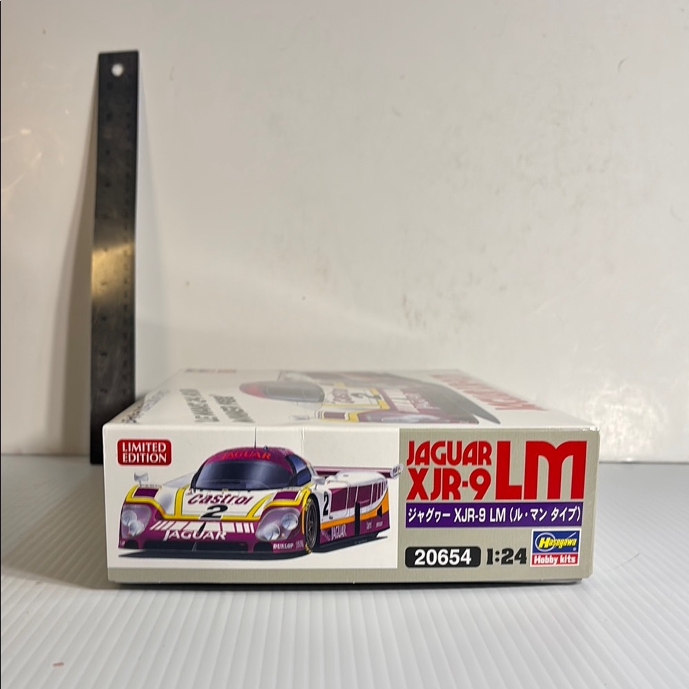 Hasegawa 1/24 Jaguar XJR-9 LM Model Kit Vintage Kit - Picture 5 of 6